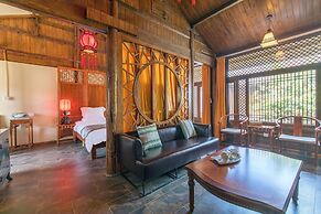 Lijiang Langyun Inn