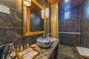Lijiang Langyun Inn