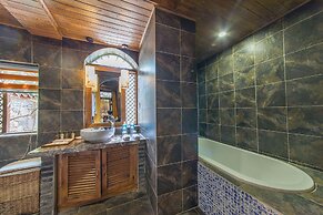 Lijiang Langyun Inn