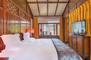 Lijiang Langyun Inn