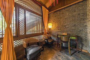 Lijiang Langyun Inn