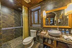 Lijiang Langyun Inn