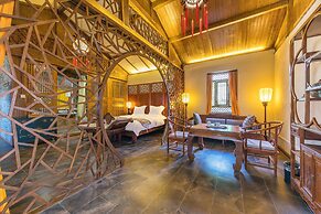 Lijiang Langyun Inn