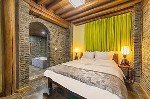 Lijiang Langyun Inn