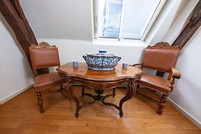 Unique Apartment In Historic Mansion