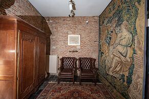 Unique Apartment In Historic Mansion