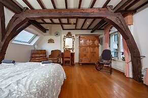 Unique Apartment In Historic Mansion