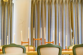 Emerald Suites
