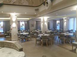 Emerald Suites