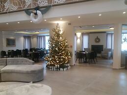 Emerald Suites