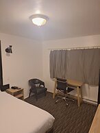 Super 8 by Wyndham Montreal