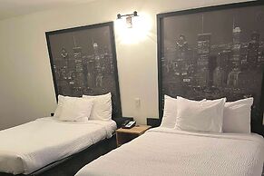 Super 8 by Wyndham Montreal