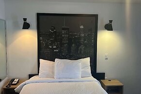 Super 8 by Wyndham Montreal