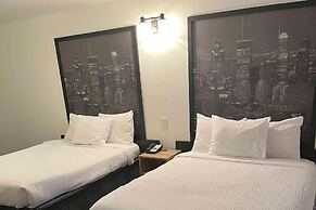 Super 8 by Wyndham Montreal