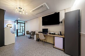 Cheonan Hound Hotel