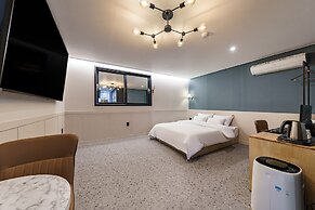 Cheonan Hound Hotel