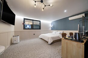 Cheonan Hound Hotel