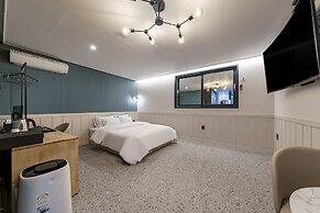 Cheonan Hound Hotel