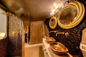 Oia Angle Cavehouse