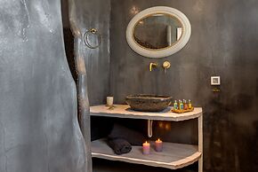 Oia Angle Cavehouse