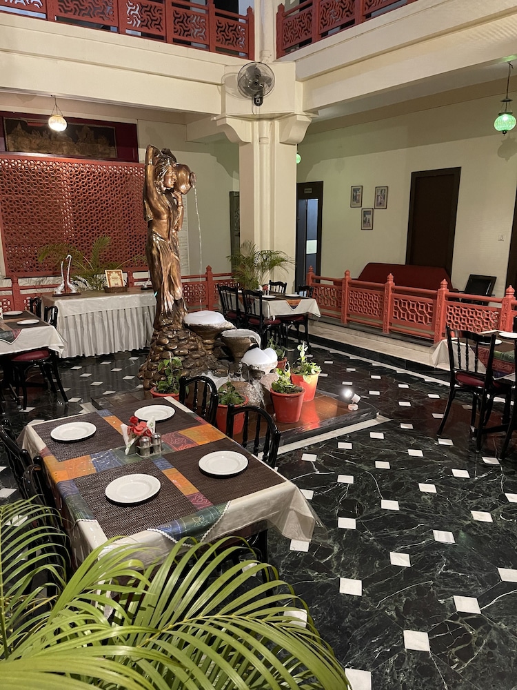 Hotel Navrang