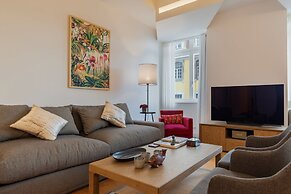 Trendy & Classic 2 Bedroom Apartment