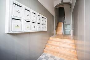 Wood Wall & Garden Apartment