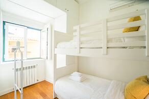 Panoramic Tagus River Terrace Apartment in Alfama