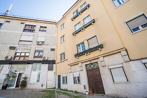 Panoramic Tagus River Terrace Apartment in Alfama