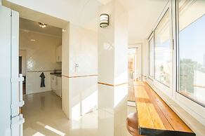 Panoramic Tagus River Terrace Apartment in Alfama