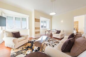 Spacious Graça River View Apartment