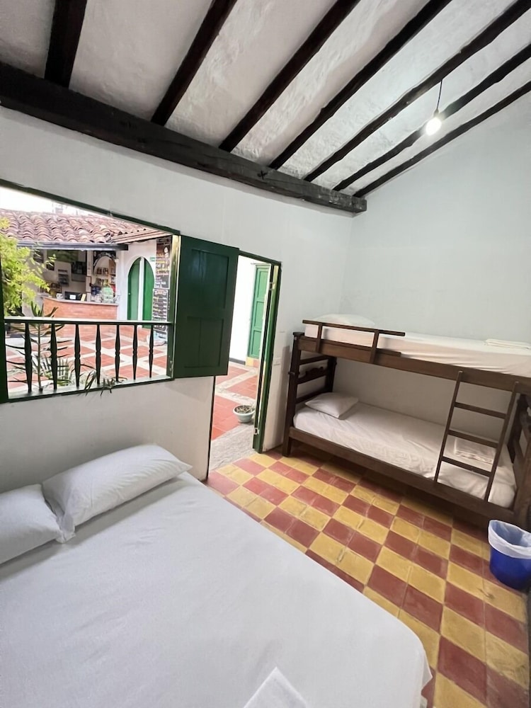 Green Door Hostal San Gil - Hostel