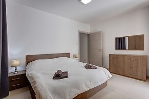 Centric and Modern Apartment Close to Amenities