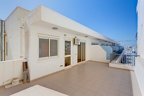 Superlative Penthouse With Spacious Terrace