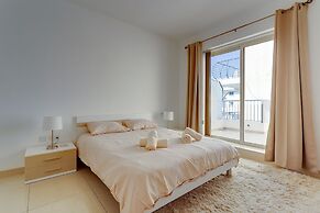 Superlative Penthouse With Spacious Terrace