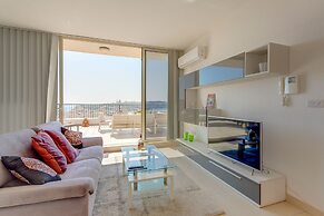 Superlative Penthouse With Spacious Terrace