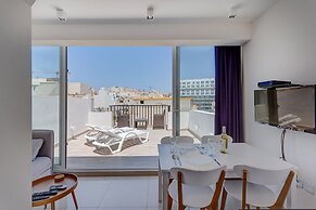 Cosy 1BR Penthouse With Terrace, Great Location