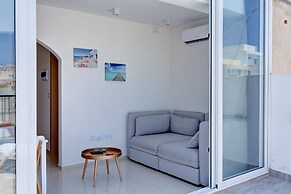 Cosy 1BR Penthouse With Terrace, Great Location
