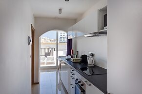Cosy 1BR Penthouse With Terrace, Great Location