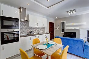 Idyllic Apartment Just off the Promenade
