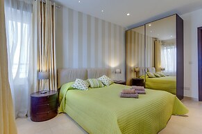 Luxury Seafront Oasis in Central Sliema with Pool