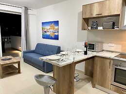 Centric and Modern Penthouse Close to Amenities