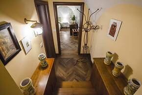 Garisenda Lodge