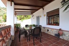1117 Villa Gamor