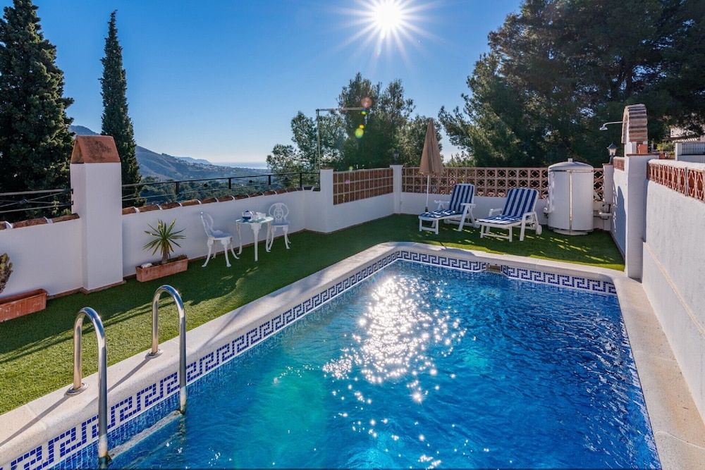 1133 Villa Dachita