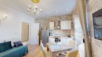 Chrysanta Apartments