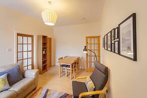Cozy Apartment near The Meadows