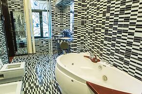 Raymond Hotel
