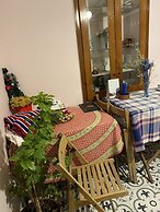 Mavi Ladin Konukevi
