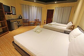 Jonas & Twins Resort